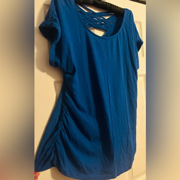 I’m in love with Derek Plus short cuff sleeve fitted tee w/ criss cross back 2X - Picture 3 of 4